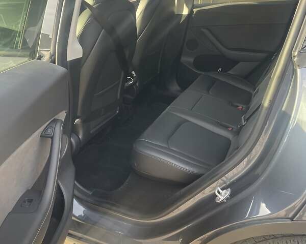 Серый Тесла Model Y, объемом двигателя 0 л и пробегом 42 тыс. км за 25990 $, фото 5 на Automoto.ua