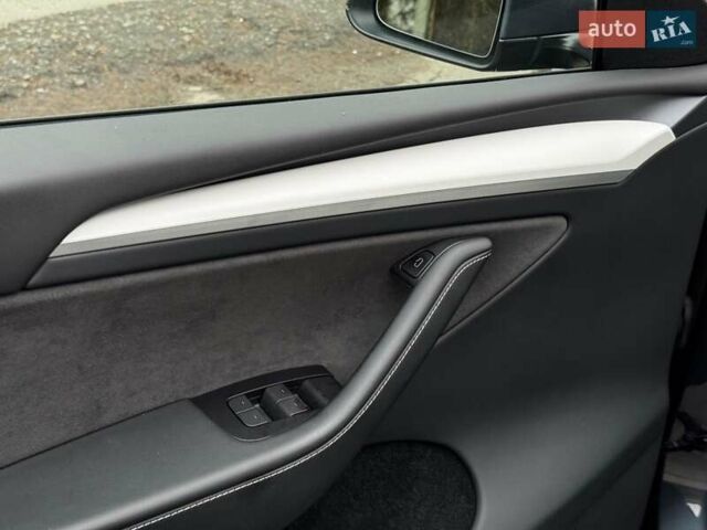 Сірий Тесла Model Y, об'ємом двигуна 0 л та пробігом 22 тис. км за 25990 $, фото 10 на Automoto.ua
