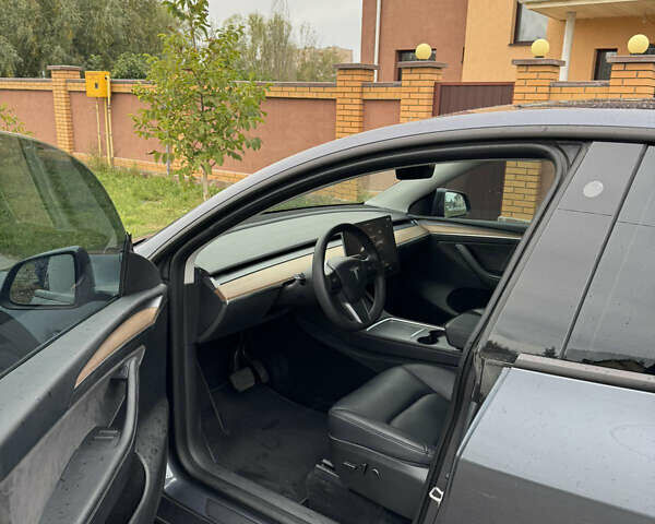 Серый Тесла Model Y, объемом двигателя 0 л и пробегом 57 тыс. км за 31333 $, фото 22 на Automoto.ua