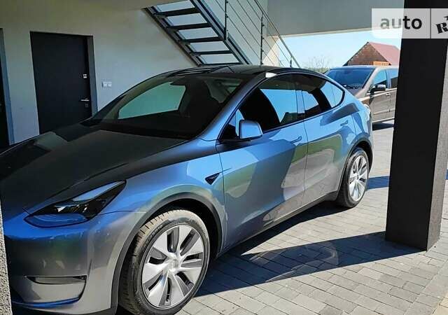 Серый Тесла Model Y, объемом двигателя 0 л и пробегом 40 тыс. км за 38000 $, фото 1 на Automoto.ua