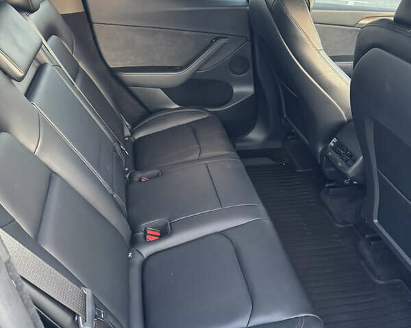 Серый Тесла Model Y, объемом двигателя 0 л и пробегом 20 тыс. км за 33000 $, фото 13 на Automoto.ua