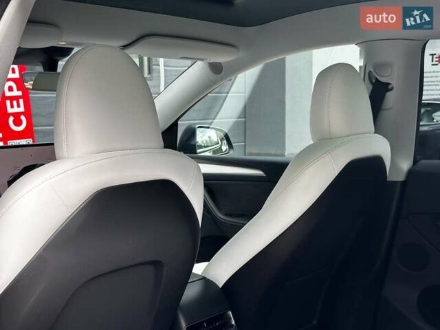 Серый Тесла Model Y, объемом двигателя 0 л и пробегом 32 тыс. км за 31999 $, фото 15 на Automoto.ua