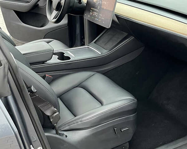 Серый Тесла Model Y, объемом двигателя 0 л и пробегом 20 тыс. км за 25500 $, фото 26 на Automoto.ua