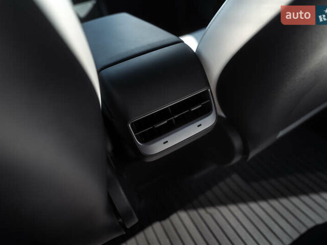 Серый Тесла Model Y, объемом двигателя 0 л и пробегом 20 тыс. км за 38000 $, фото 7 на Automoto.ua