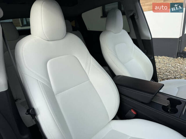 Сірий Тесла Model Y, об'ємом двигуна 0 л та пробігом 28 тис. км за 27900 $, фото 52 на Automoto.ua