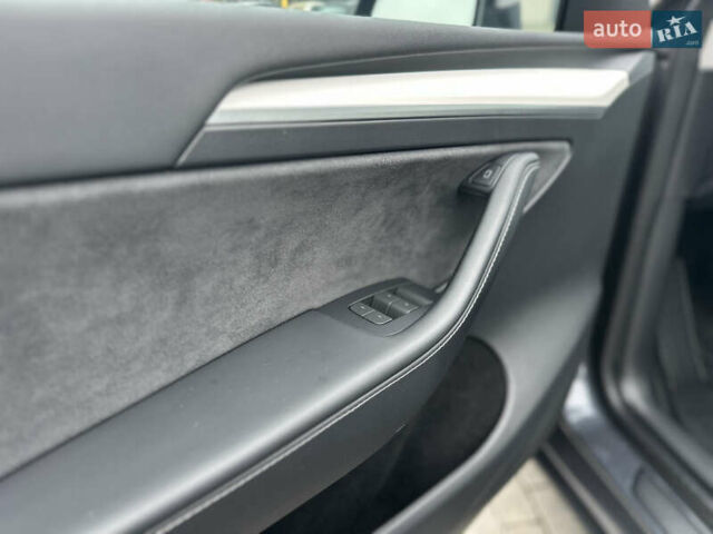 Сірий Тесла Model Y, об'ємом двигуна 0 л та пробігом 26 тис. км за 25999 $, фото 76 на Automoto.ua