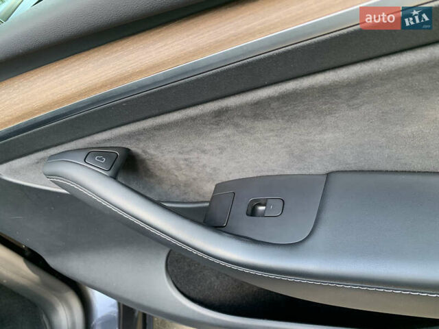 Серый Тесла Model Y, объемом двигателя 0 л и пробегом 47 тыс. км за 28028 $, фото 25 на Automoto.ua