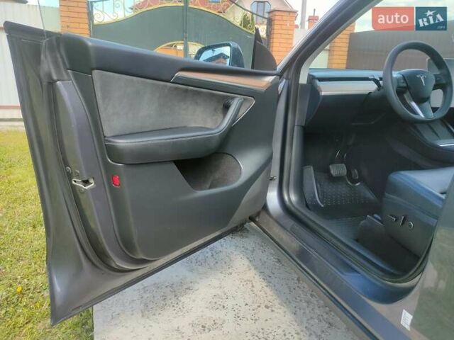 Серый Тесла Model Y, объемом двигателя 0 л и пробегом 30 тыс. км за 32350 $, фото 37 на Automoto.ua