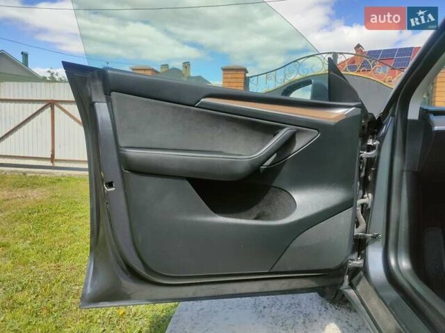 Серый Тесла Model Y, объемом двигателя 0 л и пробегом 30 тыс. км за 32350 $, фото 38 на Automoto.ua
