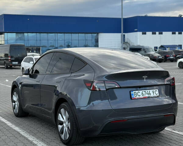 Серый Тесла Model Y, объемом двигателя 0 л и пробегом 32 тыс. км за 26999 $, фото 4 на Automoto.ua