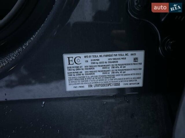 Серый Тесла Model Y, объемом двигателя 0 л и пробегом 26 тыс. км за 18900 $, фото 10 на Automoto.ua