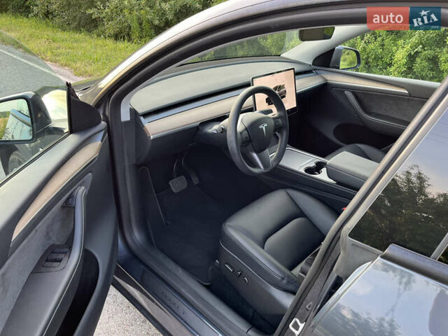 Серый Тесла Model Y, объемом двигателя 0 л и пробегом 27 тыс. км за 28900 $, фото 14 на Automoto.ua