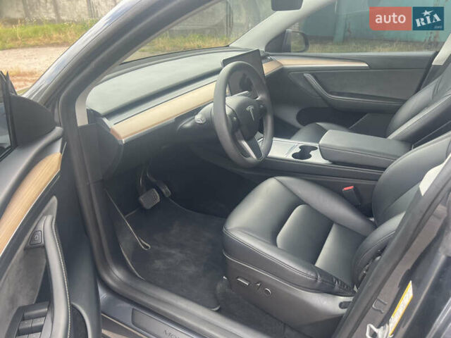 Серый Тесла Model Y, объемом двигателя 0 л и пробегом 40 тыс. км за 29990 $, фото 8 на Automoto.ua
