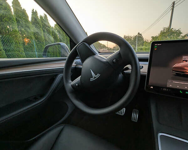 Серый Тесла Model Y, объемом двигателя 0 л и пробегом 47 тыс. км за 26000 $, фото 22 на Automoto.ua