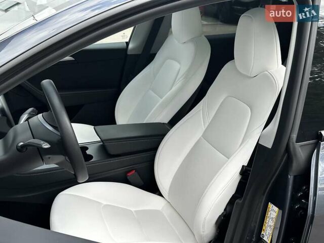 Серый Тесла Model Y, объемом двигателя 0 л и пробегом 32 тыс. км за 31999 $, фото 11 на Automoto.ua