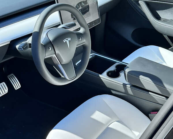 Серый Тесла Model Y, объемом двигателя 0 л и пробегом 2 тыс. км за 41000 $, фото 2 на Automoto.ua