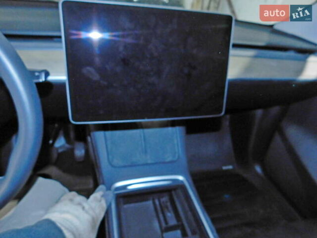 Серый Тесла Model Y, объемом двигателя 0 л и пробегом 41 тыс. км за 25500 $, фото 2 на Automoto.ua