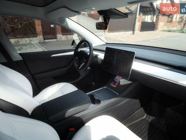 Серый Тесла Model Y, объемом двигателя 0 л и пробегом 20 тыс. км за 38000 $, фото 13 на Automoto.ua