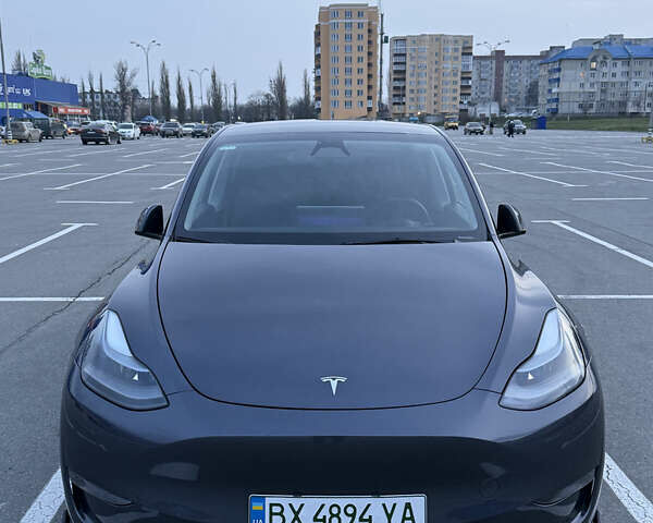 Серый Тесла Model Y, объемом двигателя 0 л и пробегом 44 тыс. км за 25000 $, фото 2 на Automoto.ua