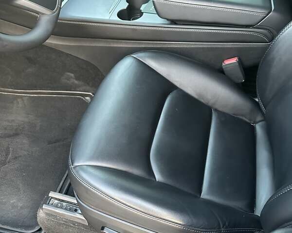Серый Тесла Model Y, объемом двигателя 0 л и пробегом 65 тыс. км за 26300 $, фото 19 на Automoto.ua