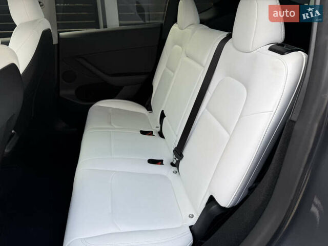 Сірий Тесла Model Y, об'ємом двигуна 0 л та пробігом 28 тис. км за 27900 $, фото 44 на Automoto.ua