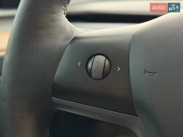 Сірий Тесла Model Y, об'ємом двигуна 0 л та пробігом 70 тис. км за 31500 $, фото 46 на Automoto.ua