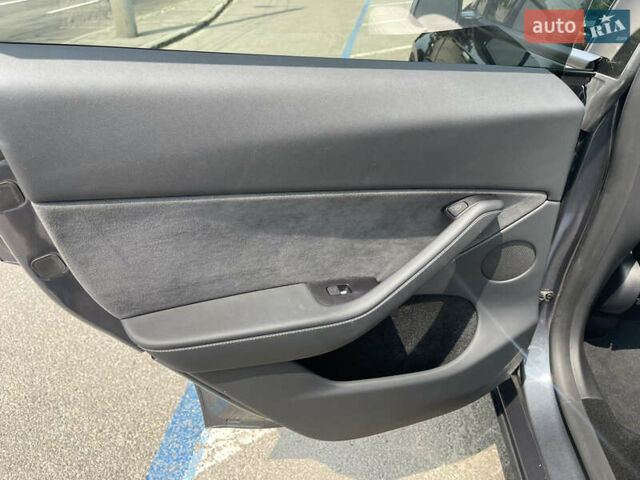 Серый Тесла Model Y, объемом двигателя 0 л и пробегом 24 тыс. км за 30500 $, фото 6 на Automoto.ua