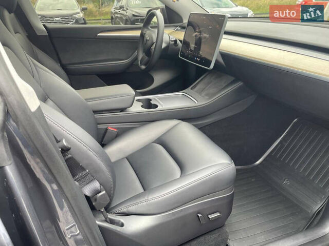 Серый Тесла Model Y, объемом двигателя 0 л и пробегом 41 тыс. км за 27500 $, фото 7 на Automoto.ua