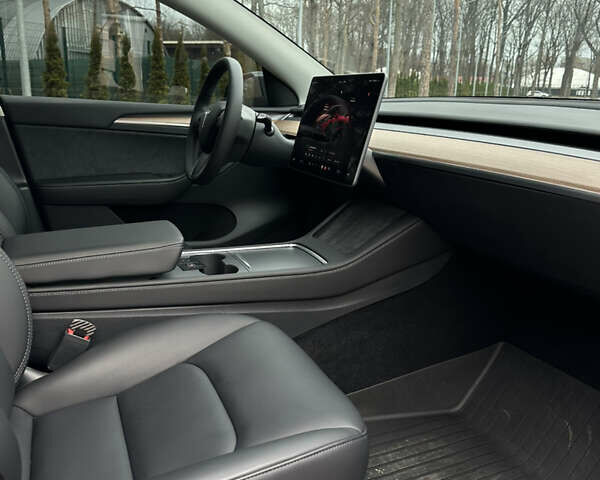 Серый Тесла Model Y, объемом двигателя 0 л и пробегом 22 тыс. км за 32000 $, фото 37 на Automoto.ua
