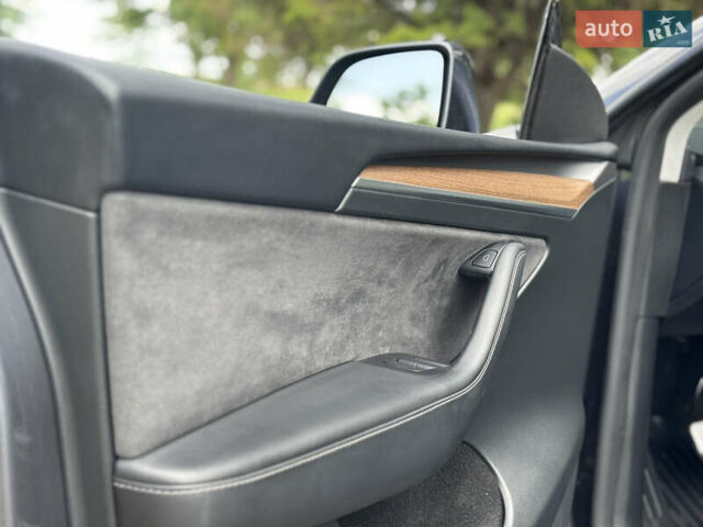 Серый Тесла Model Y, объемом двигателя 0 л и пробегом 20 тыс. км за 27500 $, фото 17 на Automoto.ua