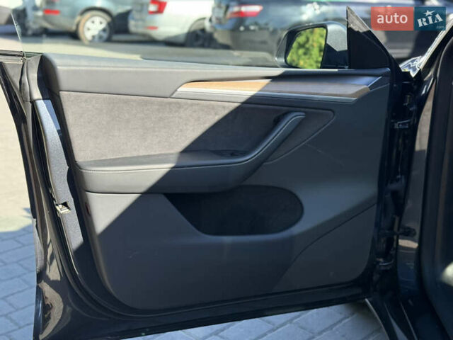 Серый Тесла Model Y, объемом двигателя 0 л и пробегом 46 тыс. км за 27200 $, фото 13 на Automoto.ua