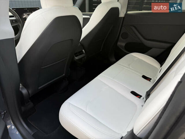 Сірий Тесла Model Y, об'ємом двигуна 0 л та пробігом 28 тис. км за 27900 $, фото 42 на Automoto.ua
