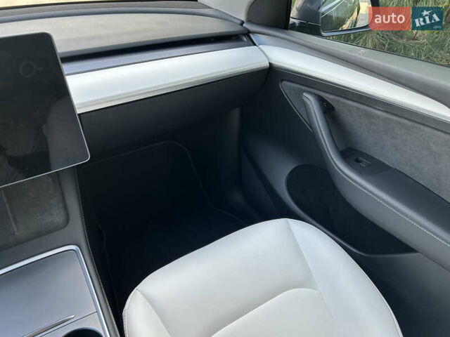 Серый Тесла Model Y, объемом двигателя 0 л и пробегом 55 тыс. км за 29500 $, фото 13 на Automoto.ua