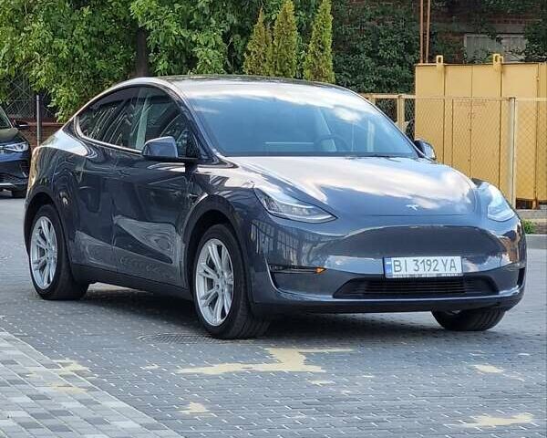 Серый Тесла Model Y, объемом двигателя 0 л и пробегом 28 тыс. км за 34999 $, фото 4 на Automoto.ua