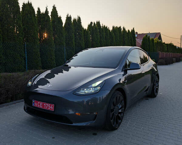 Серый Тесла Model Y, объемом двигателя 0 л и пробегом 47 тыс. км за 26000 $, фото 2 на Automoto.ua