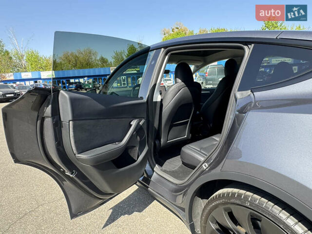 Серый Тесла Model Y, объемом двигателя 0 л и пробегом 28 тыс. км за 29000 $, фото 35 на Automoto.ua