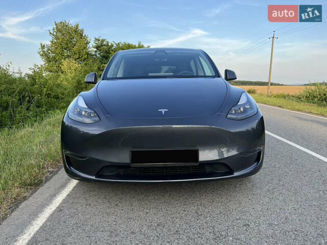 Серый Тесла Model Y, объемом двигателя 0 л и пробегом 27 тыс. км за 28900 $, фото 1 на Automoto.ua