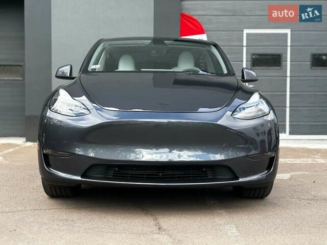 Серый Тесла Model Y, объемом двигателя 0 л и пробегом 32 тыс. км за 31999 $, фото 2 на Automoto.ua