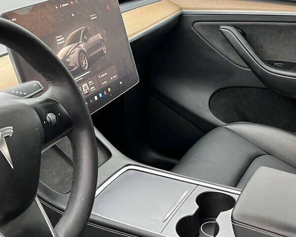 Серый Тесла Model Y, объемом двигателя 0 л и пробегом 20 тыс. км за 25500 $, фото 22 на Automoto.ua