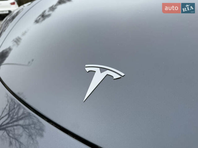 Серый Тесла Model Y, объемом двигателя 0 л и пробегом 27 тыс. км за 29500 $, фото 25 на Automoto.ua