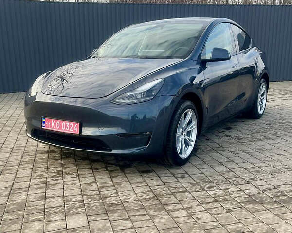 Серый Тесла Model Y, объемом двигателя 0 л и пробегом 20 тыс. км за 25500 $, фото 1 на Automoto.ua
