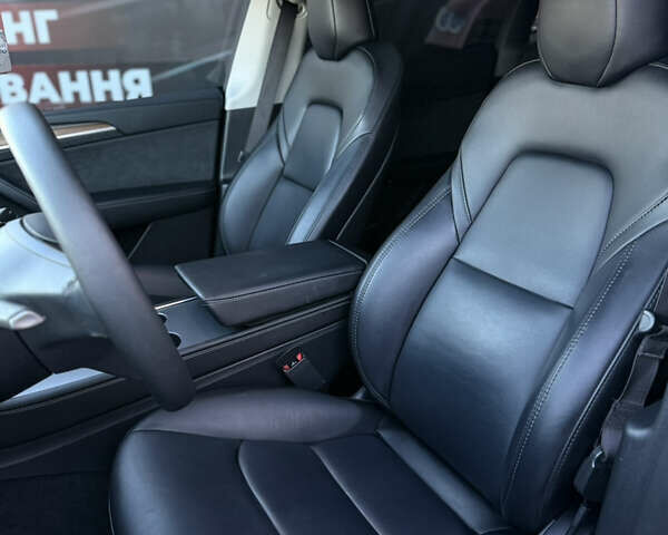 Сірий Тесла Model Y, об'ємом двигуна 0 л та пробігом 68 тис. км за 24499 $, фото 30 на Automoto.ua