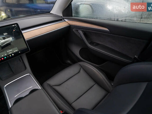 Серый Тесла Model Y, объемом двигателя 0 л и пробегом 61 тыс. км за 32500 $, фото 19 на Automoto.ua