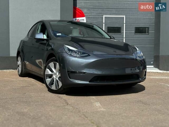 Серый Тесла Model Y, объемом двигателя 0 л и пробегом 32 тыс. км за 31999 $, фото 1 на Automoto.ua