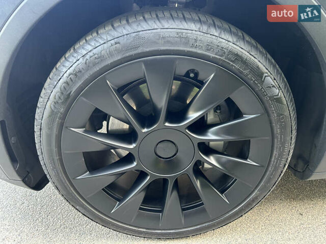 Серый Тесла Model Y, объемом двигателя 0 л и пробегом 55 тыс. км за 29500 $, фото 21 на Automoto.ua
