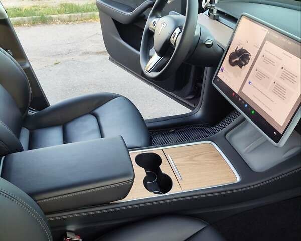 Серый Тесла Model Y, объемом двигателя 0 л и пробегом 34 тыс. км за 38300 $, фото 9 на Automoto.ua