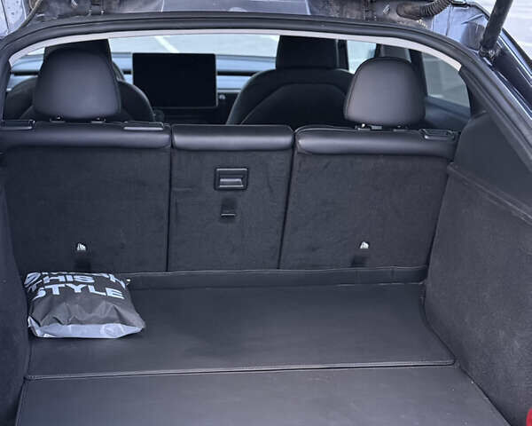 Серый Тесла Model Y, объемом двигателя 0 л и пробегом 44 тыс. км за 25000 $, фото 24 на Automoto.ua