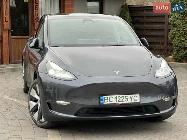 Серый Тесла Model Y, объемом двигателя 0 л и пробегом 52 тыс. км за 27499 $, фото 2 на Automoto.ua