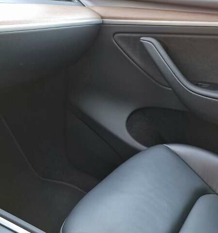 Сірий Тесла Model Y, об'ємом двигуна 0 л та пробігом 29 тис. км за 33999 $, фото 27 на Automoto.ua