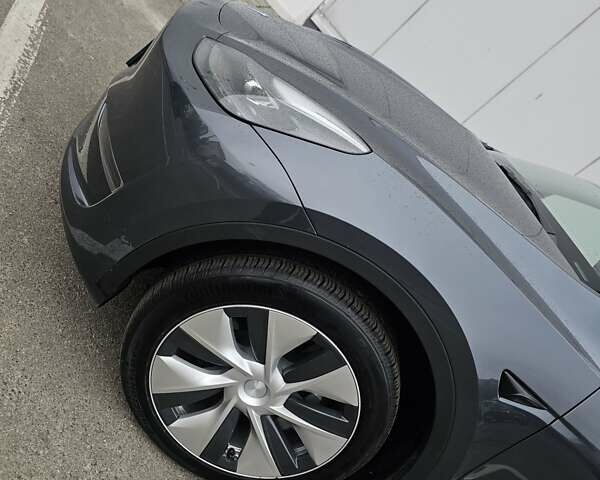 Серый Тесла Model Y, объемом двигателя 0 л и пробегом 23 тыс. км за 27000 $, фото 16 на Automoto.ua